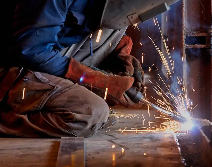 针对大型钢结构工程的定制化铆焊加工解决方案-大连富泓机械有限公司