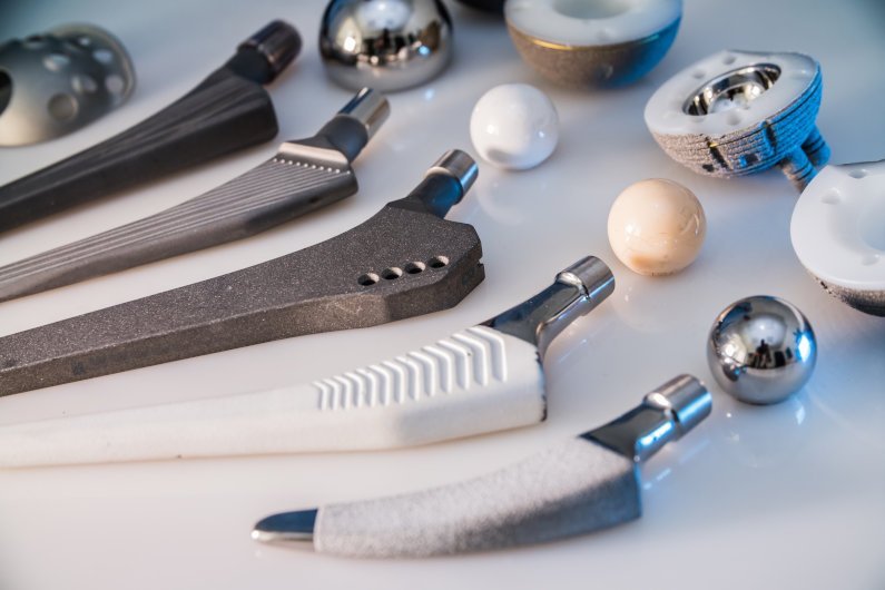 CNC加工医疗零件制造的7个应用-大连富泓机械有限公司