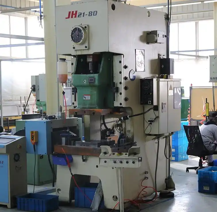 薄壁金属零件冲压加工变形控制_薄壁金属零件冲压工艺参数优化_金属零件加工变形控制技巧