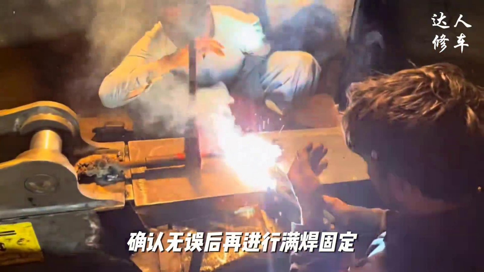 挖掘机大小臂(动臂斗杆)专业铆焊修复_2000卢比斗杆维修_挖掘机动臂斗杆修复