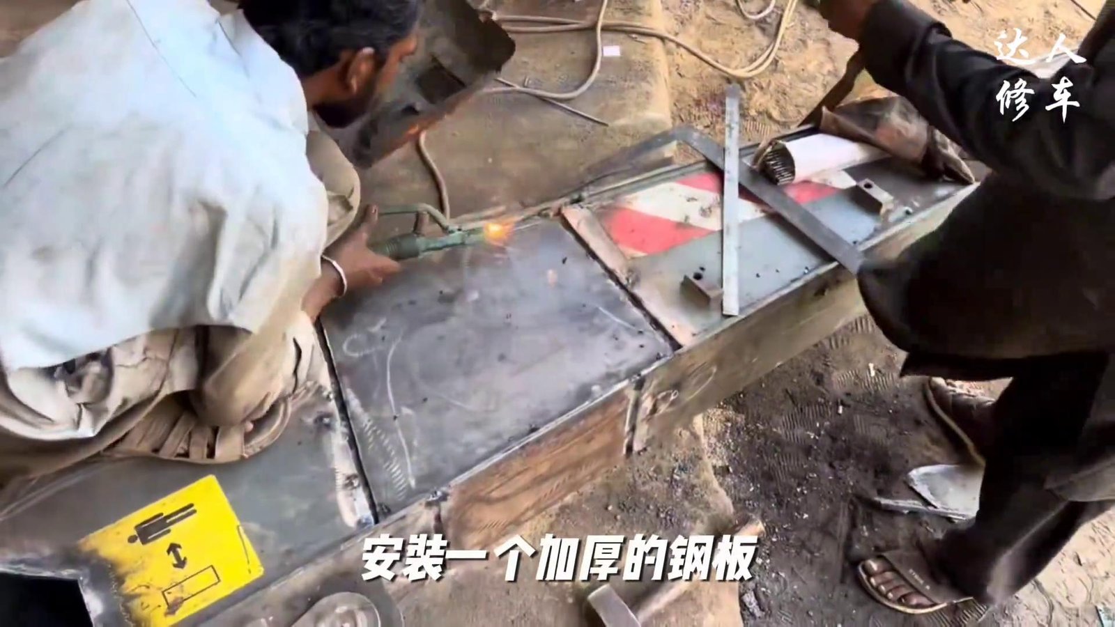 挖掘机动臂斗杆修复_2000卢比斗杆维修_挖掘机大小臂(动臂斗杆)专业铆焊修复