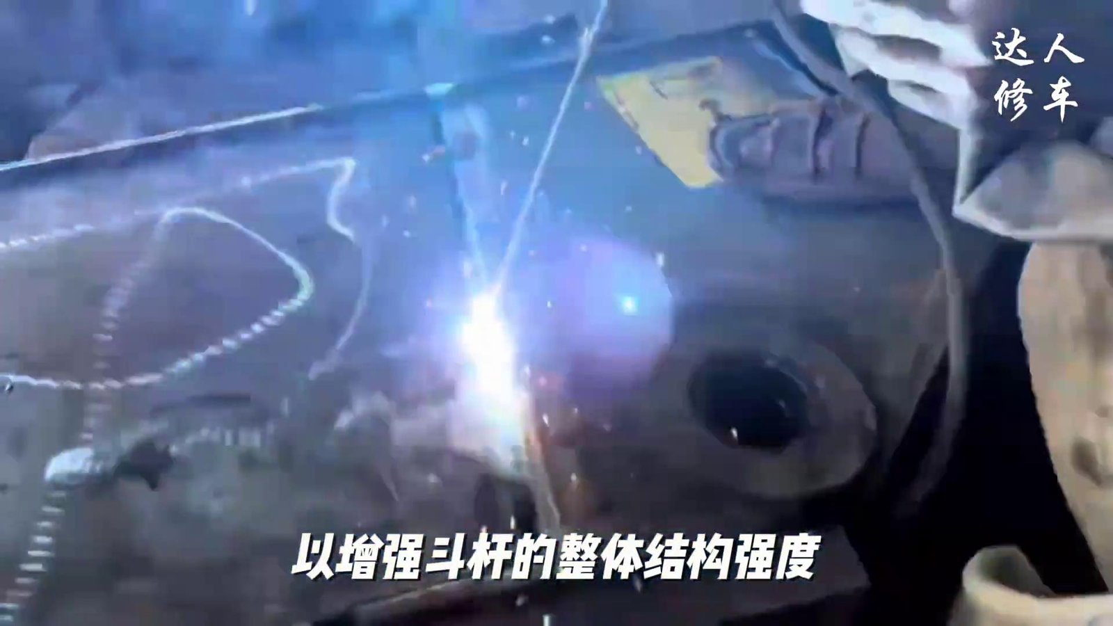 2000卢比斗杆维修_挖掘机大小臂(动臂斗杆)专业铆焊修复_挖掘机动臂斗杆修复