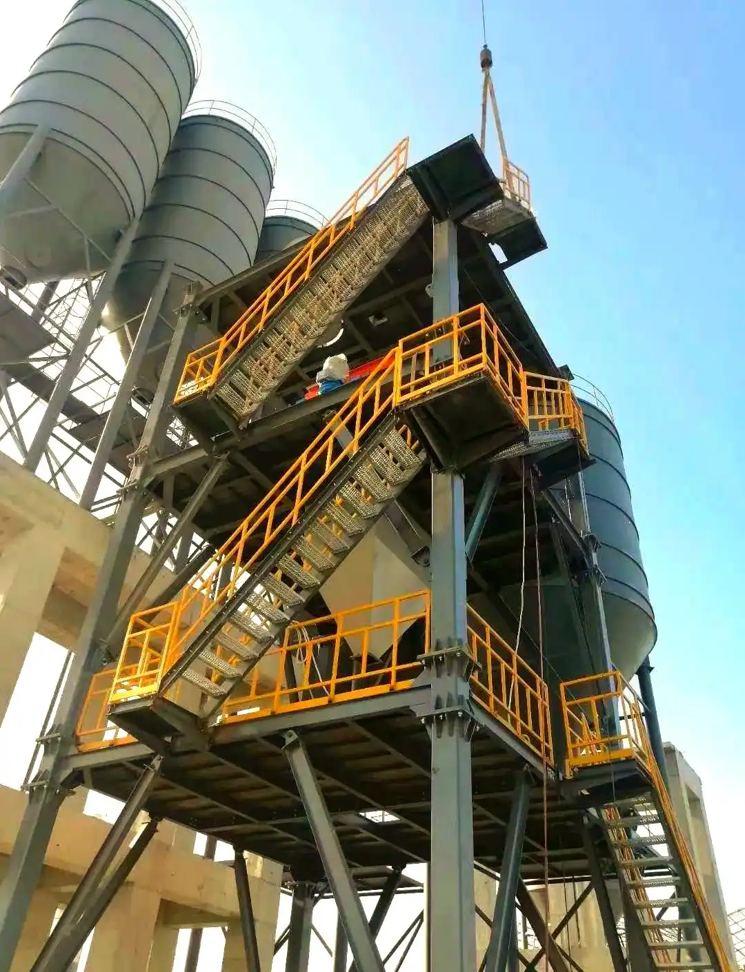 钢结构焊接变形与缺陷控制策略探讨-大连富泓机械有限公司