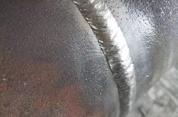 二保焊铆焊飞溅大怎么解决_二保焊单面焊双面成形 焊接电流电压 现场焊接实操