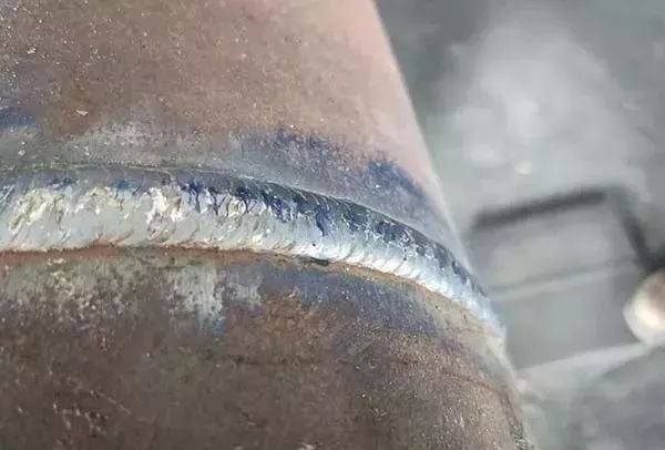 二保焊铆焊飞溅大怎么解决_二保焊单面焊双面成形 焊接电流电压 现场焊接实操