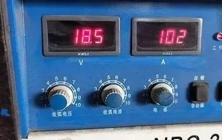 二保焊铆焊飞溅大怎么解决_二保焊单面焊双面成形 焊接电流电压 现场焊接实操