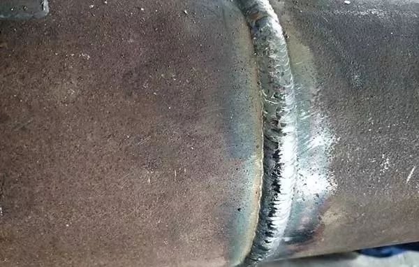 二保焊铆焊飞溅大怎么解决_二保焊单面焊双面成形 焊接电流电压 现场焊接实操
