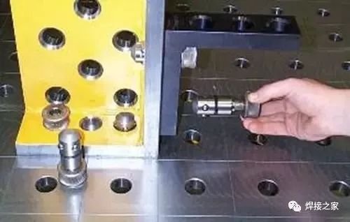 焊接工装夹具_金属铆焊加工常用辅助工具（夹具、卡具）_定位器
