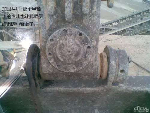 挖掘机铲斗加固_挖掘机大小臂(动臂斗杆)专业铆焊修复_道轨钢铲斗加固方法